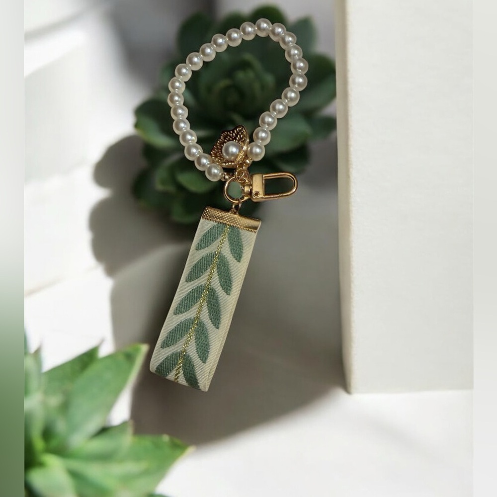 Elegant Pearl and Leaf Keychain/Bag Tag